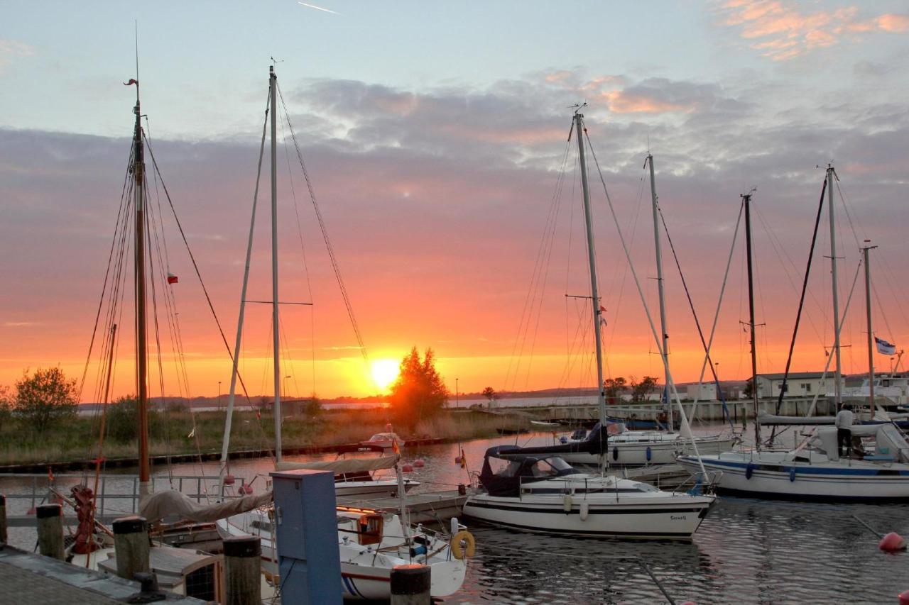 Strandnah Mit Balkon, Gratis Nutzung Vom Ahoi Erlebnisbad Und Sauna In Sellin - Strandhaus Moenchgut Fewo21 Lobbe Dış mekan fotoğraf